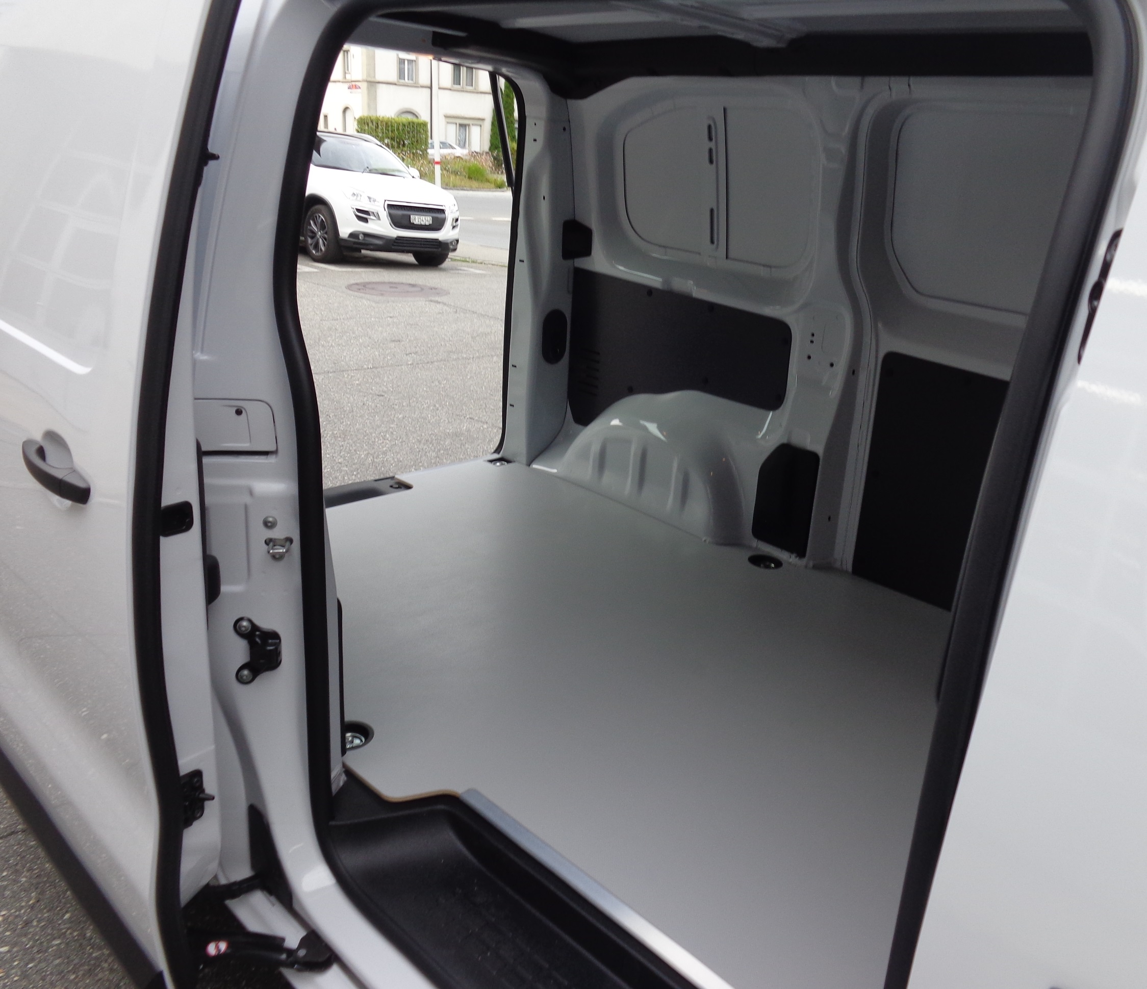 Peugeot e-Expert Kaw. Standard 75 kWh Premium